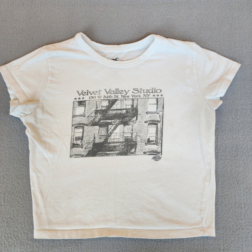 Hollister Womens XS White Velvet Valley Studio NYC Graphic Tee Short Cotton